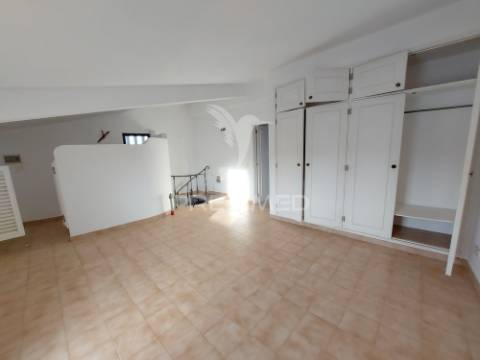 Casa 174m2 com garagem e 2 entradas centro histórico de lagos