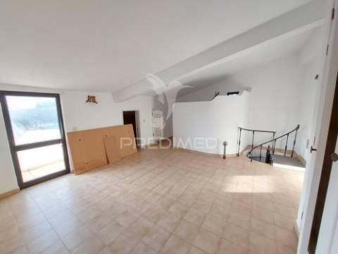 Casa 174m2 com garagem e 2 entradas centro histórico de lagos