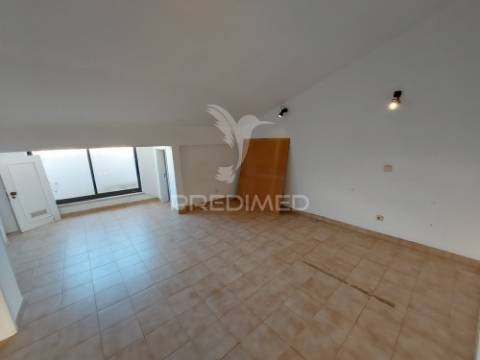 Casa 174m2 com garagem e 2 entradas centro histórico de lagos