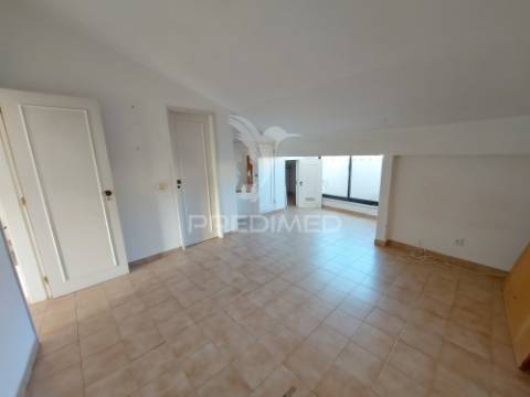 Casa 174m2 com garagem e 2 entradas centro histórico de lagos