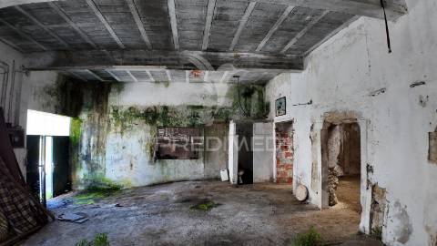 Moradia t3 para restaurar – pernes, santarém