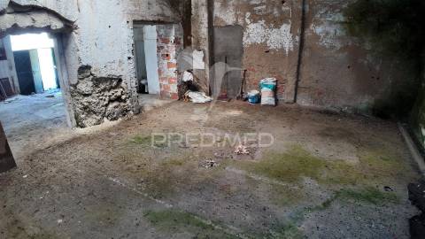 Moradia t3 para restaurar – pernes, santarém