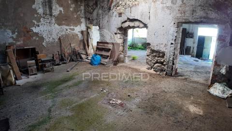 Moradia t3 para restaurar – pernes, santarém