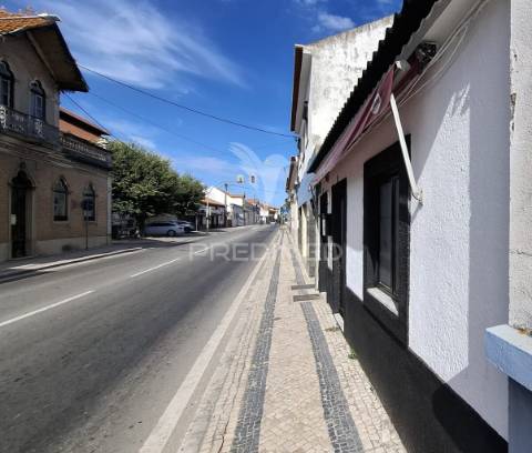 Espaço comercial; loja em alpiarça.