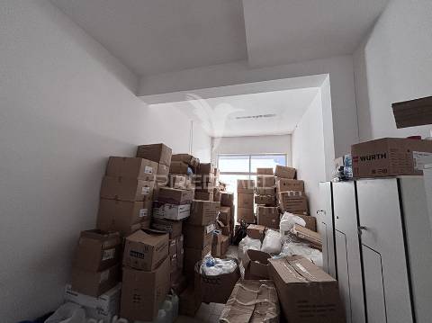 Oportunidade única no centro de aveiro - espaço comercial com projeto de habitação aprovado