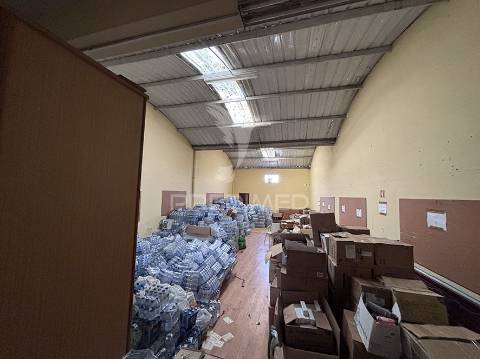 Oportunidade única no centro de aveiro - espaço comercial com projeto de habitação aprovado