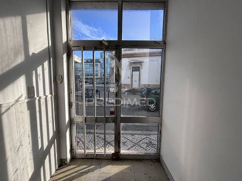 Oportunidade única no centro de aveiro - espaço comercial com projeto de habitação aprovado