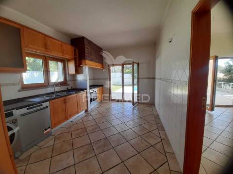 Moradia isolada com piscina,sesimbra.