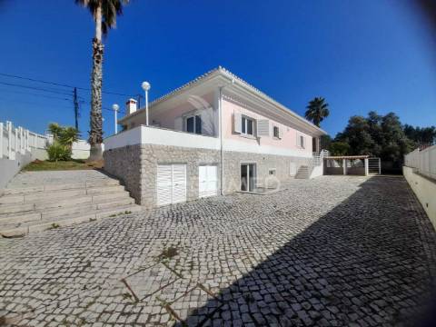 Moradia isolada com piscina,sesimbra.