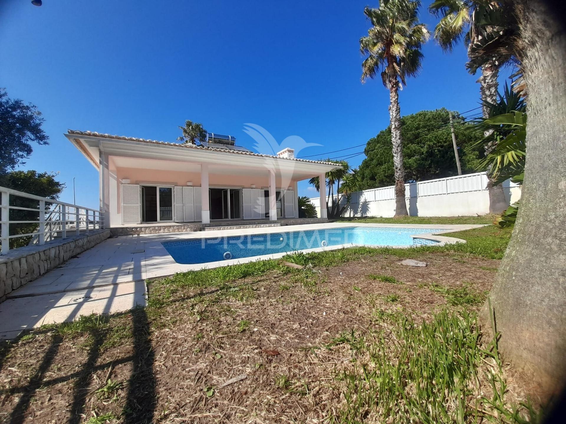 Moradia isolada com piscina,sesimbra.