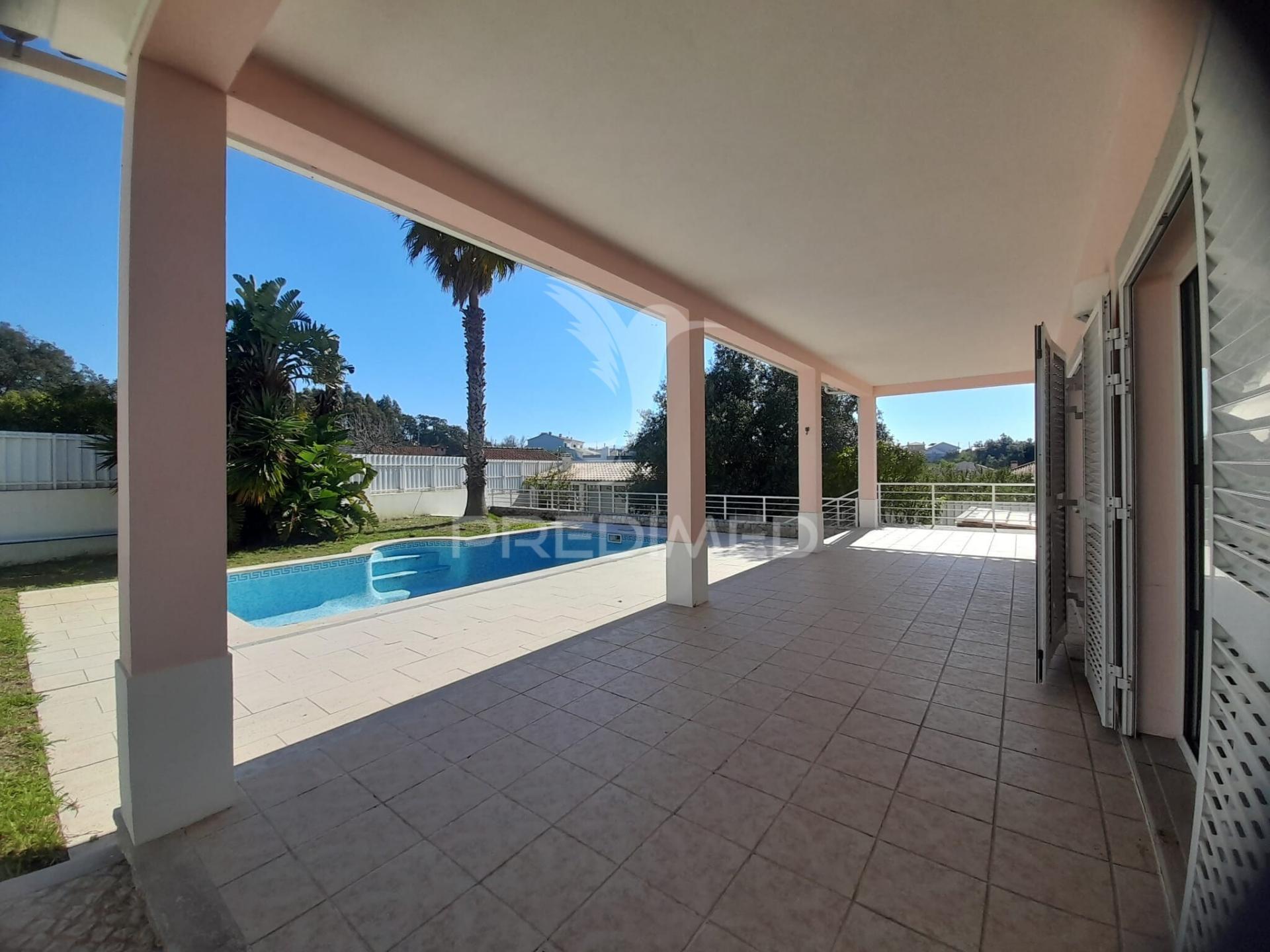 Moradia isolada com piscina,sesimbra.
