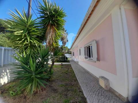 Moradia isolada com piscina,sesimbra.