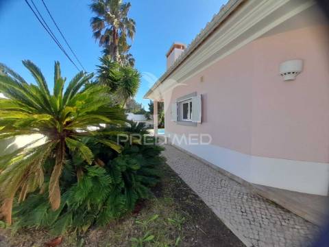 Moradia isolada com piscina,sesimbra.