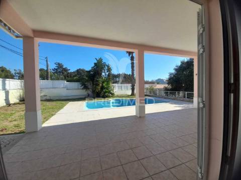 Moradia isolada com piscina,sesimbra.