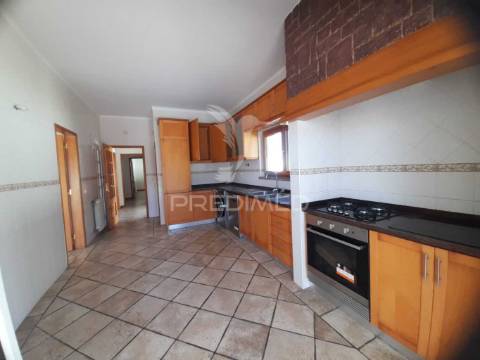 Moradia isolada com piscina,sesimbra.