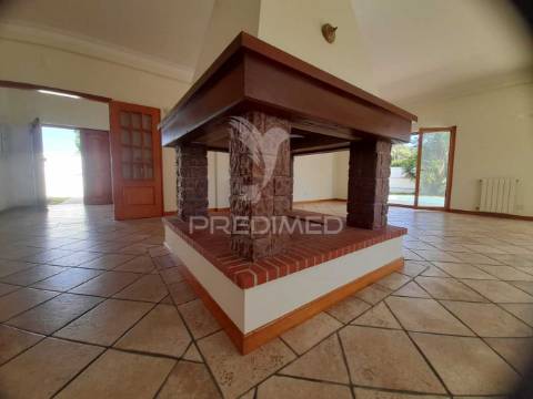 Moradia isolada com piscina,sesimbra.