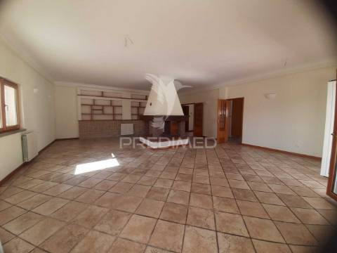 Moradia isolada com piscina,sesimbra.