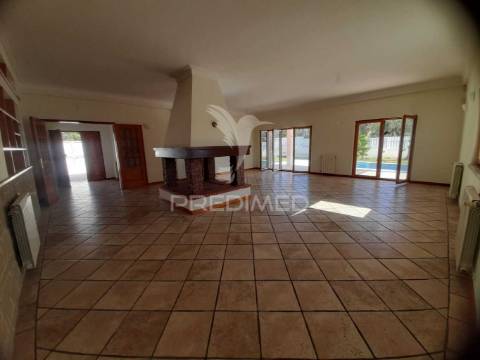 Moradia isolada com piscina,sesimbra.