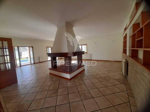 Moradia isolada com piscina,sesimbra.