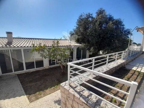 Moradia isolada com piscina,sesimbra.