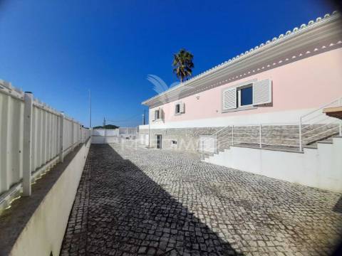 Moradia isolada com piscina,sesimbra.
