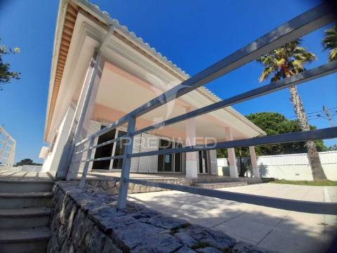 Moradia isolada com piscina,sesimbra.