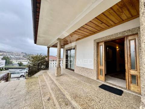 Moradia t3  em creixomil - guimarães