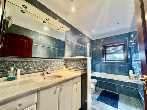 Moradia t3  em creixomil - guimarães