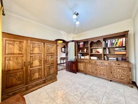 Moradia t3  em creixomil - guimarães