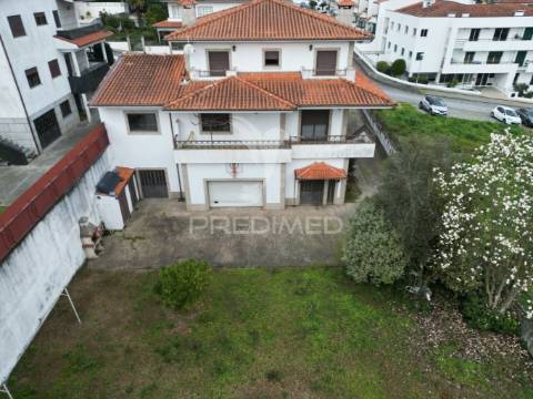 Moradia t3  em creixomil - guimarães