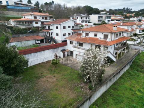 Moradia t3  em creixomil - guimarães