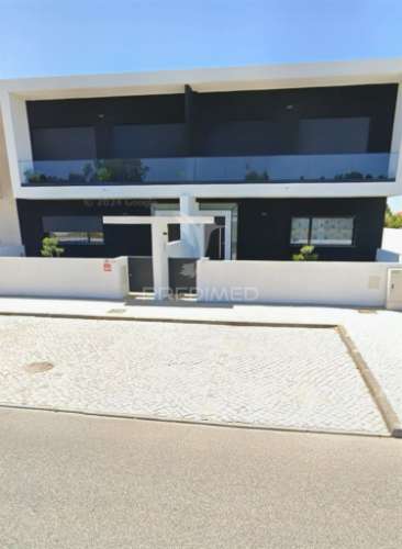 Moradia t4 -condomínio fechado éden entroncamento