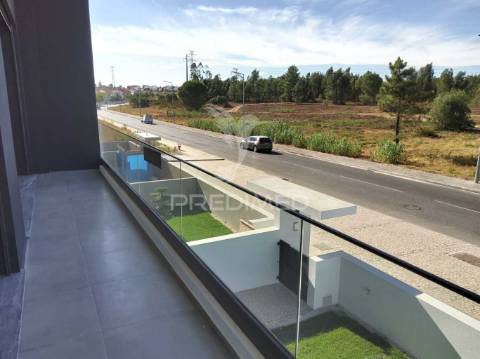 Moradia t4 -condomínio fechado éden entroncamento