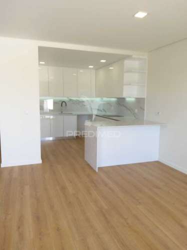 Moradia t4 -condomínio fechado éden entroncamento