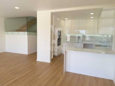 Moradia t4 -condomínio fechado éden entroncamento