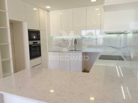 Moradia t4 -condomínio fechado éden entroncamento