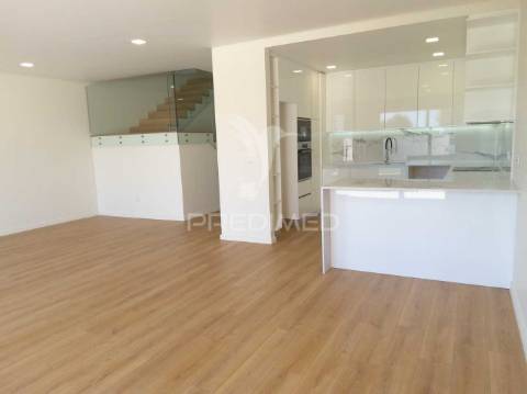 Moradia t4 -condomínio fechado éden entroncamento