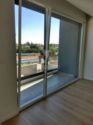 Moradia t4 -condomínio fechado éden entroncamento