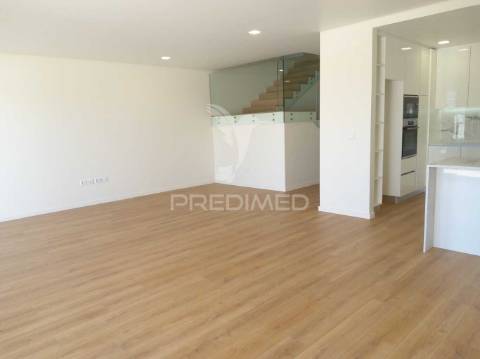 Moradia t4 -condomínio fechado éden entroncamento