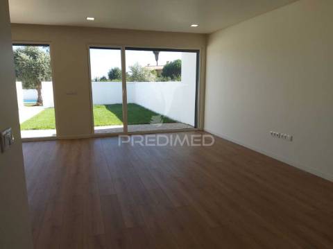 Moradia t4 -condomínio fechado éden entroncamento