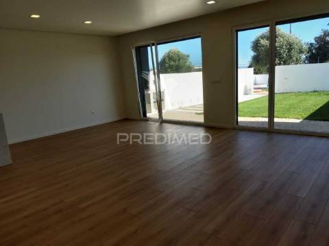 Moradia t4 -condomínio fechado éden entroncamento