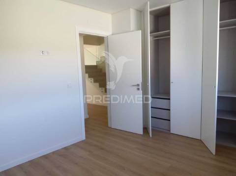 Moradia t4 -condomínio fechado éden entroncamento