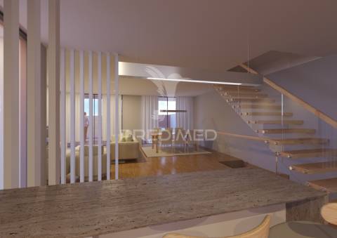 Moradia independente em início de construção, com 3 suítes, piscina e vistas sobre o mar!