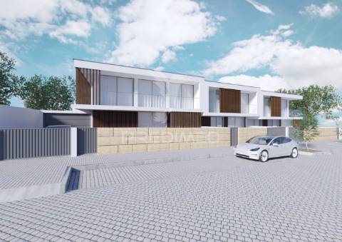 Moradia independente em início de construção, com 3 suítes, piscina e vistas sobre o mar!