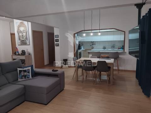 Apartamento t4 convertido  em t3 em feijó - laranjeiro