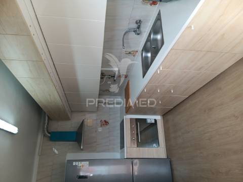 Apartamento t4 convertido  em t3 em feijó - laranjeiro