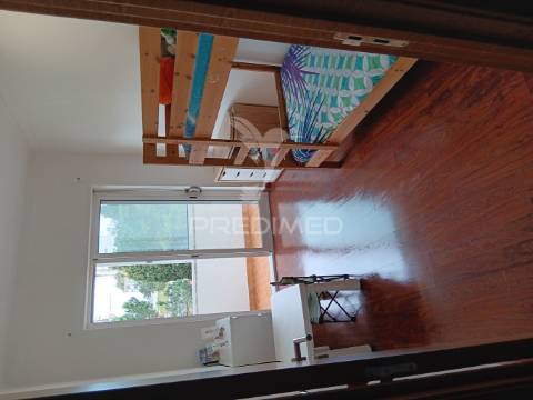 Apartamento t4 convertido  em t3 em feijó - laranjeiro