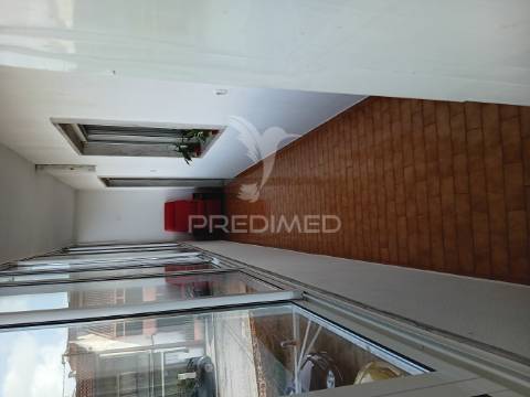 Apartamento t4 convertido  em t3 em feijó - laranjeiro