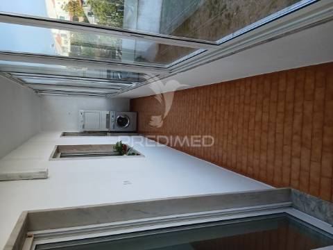 Apartamento t4 convertido  em t3 em feijó - laranjeiro