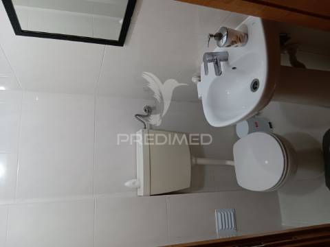 Apartamento t4 convertido  em t3 em feijó - laranjeiro